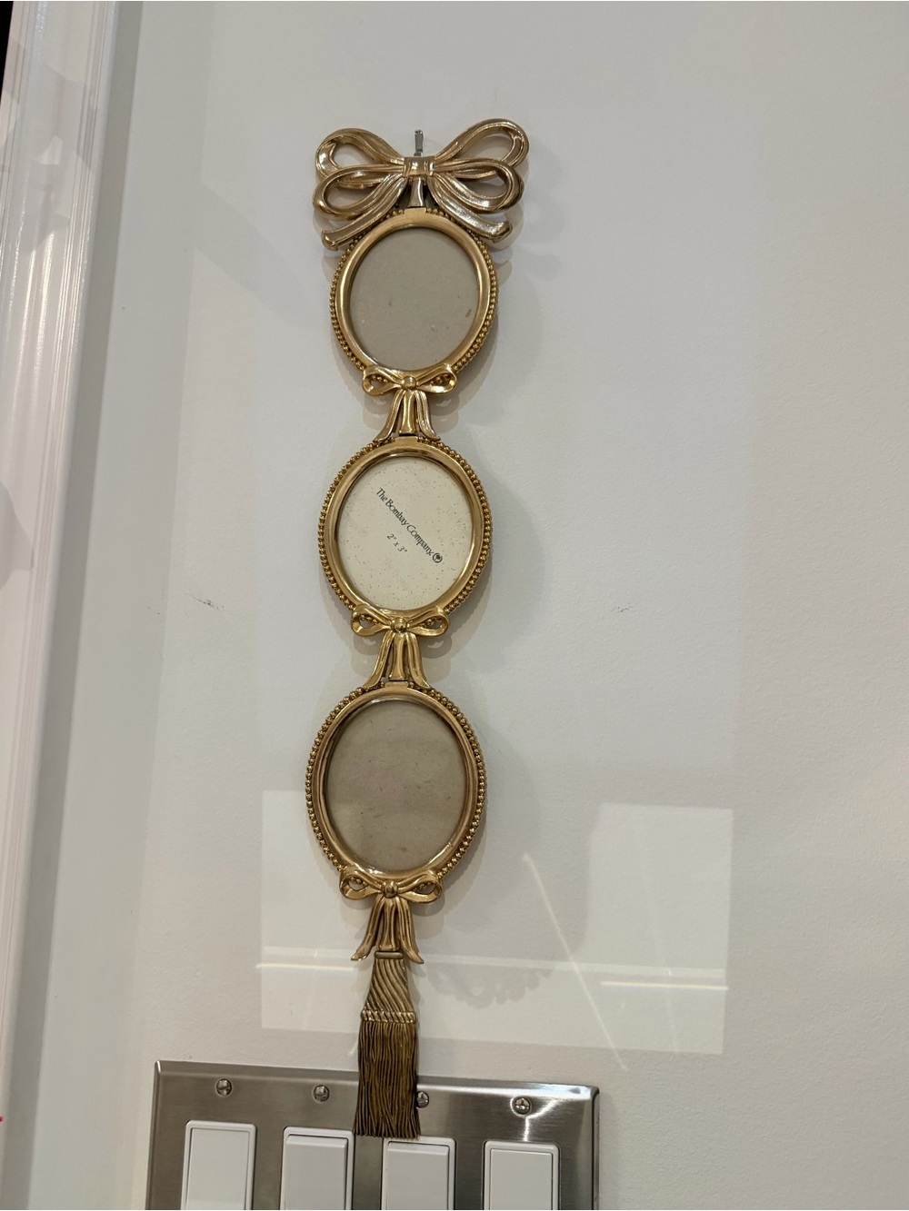 Vintage BOMBAY CO Gold Wall Mount Triple Oval Picture Frame, Metal Bows & Tassel